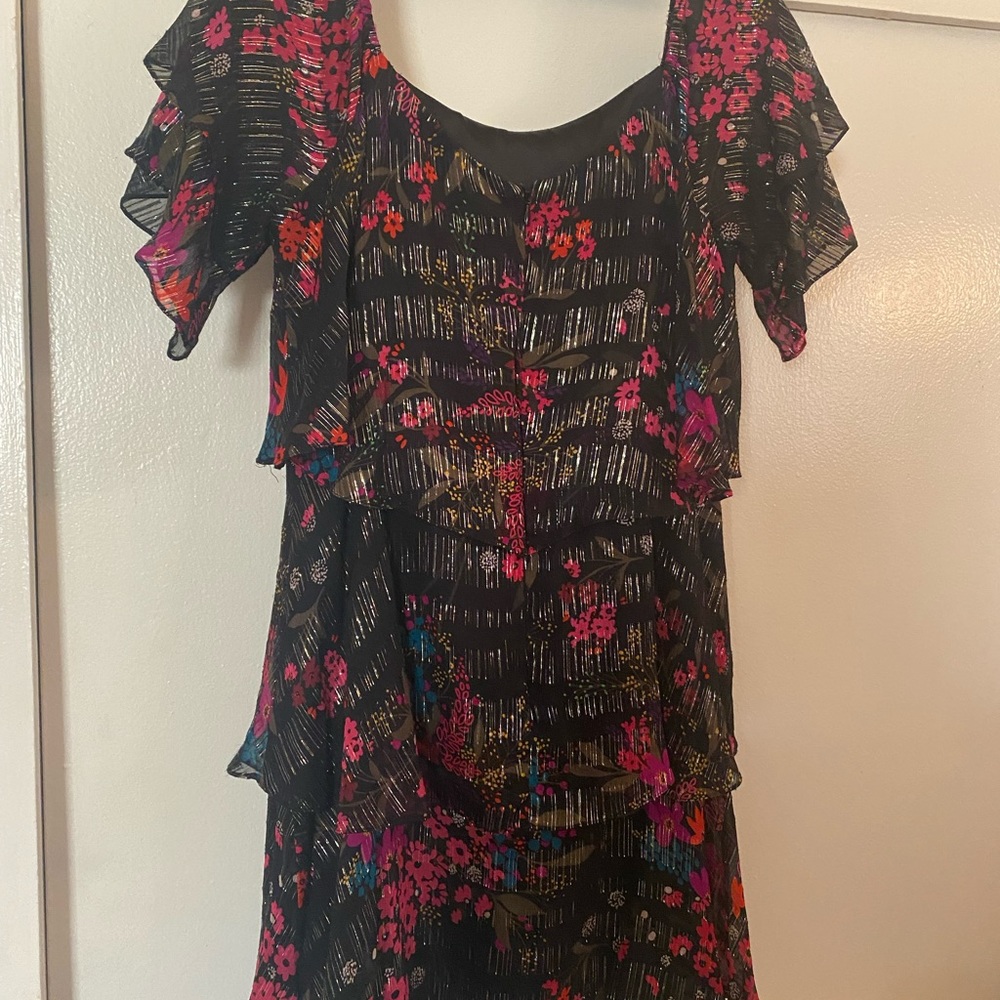 Trina Turk Cupcake Metallic off the shoulders,like new,beautiful silk dress - Picture 8 of 16